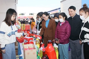 Doanh nghiệp chăm lo Tết cho người lao động