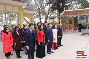 Các đồng chí lãnh đạo thành phố dâng hương Đền thờ Vua Lê Thái Tông, tưởng niệm các Anh hùng, liệt sĩ