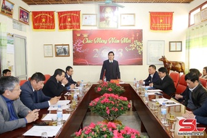 Đồng chí Chủ tịch UBND tỉnh thăm và làm việc tại Công ty cổ phần Giống bò sữa Mộc Châu