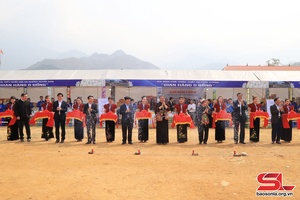 “Phiên chợ 0 đồng” tại Ngày hội Hoa sơn tra