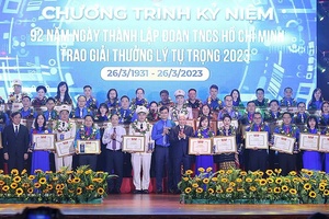 Trao Giải thưởng Lý Tự Trọng năm 2023 tặng 100 cá nhân xuất sắc
