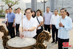 Đoàn công tác tỉnh Bà Rịa - Vũng Tàu dâng hương Tượng đài Bác Hồ và thăm Khu di tích lịch sử Quốc gia đặc biệt Nhà tù Sơn La
