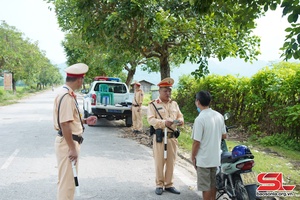 Công an Phù Yên bảo đảm an toàn giao thông