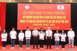 Vinh danh và trao thưởng quỹ Vingroup giáo viên và học sinh 