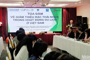 Giảm thiểu rác thải nhựa để phát triển du lịch bền vững