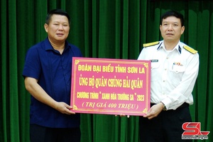 Đoàn công tác tỉnh Sơn La thăm, tặng quà Quân chủng Hải quân