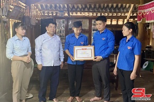 Mường La biểu dương Bí thư chi đoàn cứu 1 học sinh bị đuối nước