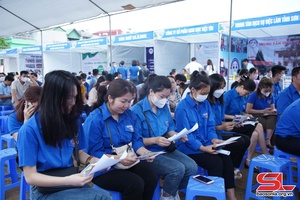 Ngày hội việc làm, tư vấn hướng nghiệp huyện Phù Yên 