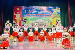 Chương trình văn nghệ "Quà tháng 5"