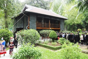 Cả nước hướng về Người