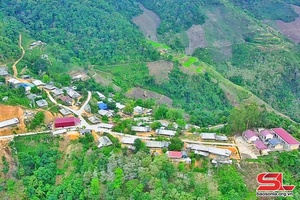 Lên vùng cao Pom Hán