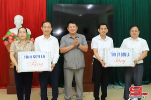 Đồng chí Phó Bí thư Thường trực Tỉnh ủy kiểm tra công tác chuẩn bị Kỳ thi tốt nghiệp THPT tại huyện Quỳnh Nhai