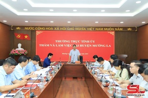 Thường trực Tỉnh ủy kiểm tra, nắm tình hình tại huyện Mường La