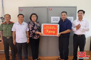 Đồng chí Phó Chủ tịch Thường trực UBND tỉnh kiểm tra công tác chuẩn bị kỳ thi tốt nghiệp THPT tại huyện Thuận Châu