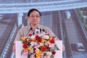 Thủ tướng phát lệnh khởi công đồng loạt 3 dự án giao thông quan trọng quốc gia