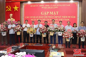 Thuận Châu gặp mặt các cơ quan báo chí 