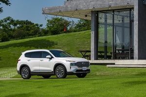Hyundai SantaFe Hybrid 2023 chính thức ra mắt tại Việt Nam