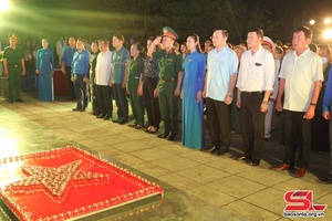 Lễ thắp nến tri ân tại Nghĩa trang Liệt sĩ  Nhà tù Sơn La 