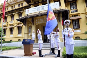 Thượng cờ kỷ niệm 56 năm Ngày thành lập ASEAN