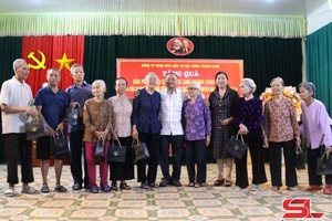 Tặng cao sâm Ngọc Linh cho bệnh nhân ung thư và người cao tuổi