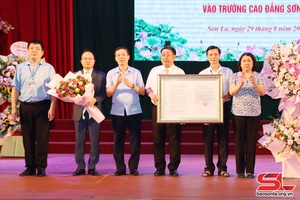 Hội nghị công bố quyết định sáp nhập Trường trung cấp Văn hóa Nghệ thuật và Du lịch và Trường Trung cấp Luật Tây Bắc vào Trường cao đẳng Sơn La