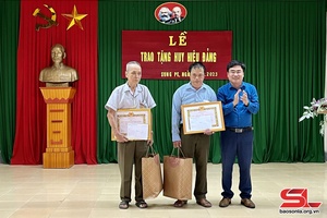 Bắc Yên có 34 đảng viên được tặng Huy hiệu Đảng đợt 2/9