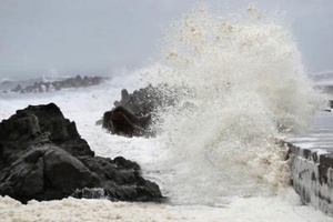 Mưa dông, gió mạnh và nguy cơ lốc xoáy trên nhiều vùng biển