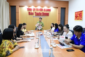 Lãnh đạo báo Đảng các tỉnh thăm, trao đổi nghiệp vụ tại Báo Tuyên Quang