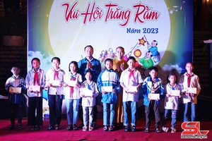 Chương trình “Vui hội trăng rằm” năm 2023 tại Chùa Trúc Lâm Hưng Quốc