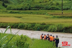 Phù Yên mưa lũ cuốn trôi 2 người và 1 người mất tích 