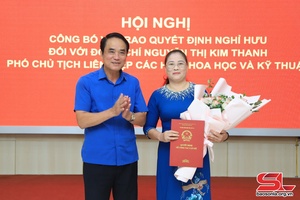 Công bố Quyết định của Chủ tịch UBND tỉnh về việc cán bộ nghỉ hưu