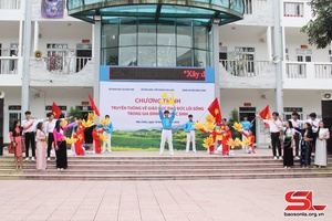 Truyền thông về giáo dục đạo đức lối sống trong gia đình cho học sinh 