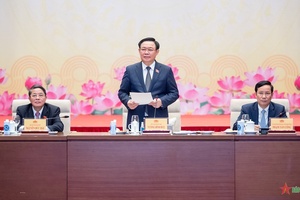 Chủ tịch Quốc hội Vương Đình Huệ gặp mặt doanh nghiệp gia đình tiêu biểu