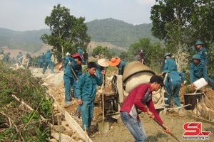 Những tuyến đường bê tông ở xã biên giới