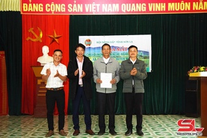Ra mắt Chi hội nông dân nghề nghiệp bản Củ, xã Chiềng Ban