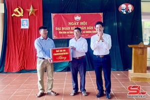  Đồng chí Trưởng ban Nội chính Tỉnh ủy dự Ngày hội đại đoàn kết toàn dân tộc tại huyện Quỳnh Nhai