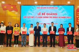 51 học viên hoàn thành lớp sơ cấp lý luận chính trị