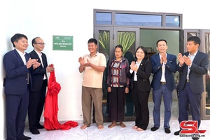 Hỗ trợ xây nhà đại đoàn kết cho hộ nghèo tại huyện Mai Sơn