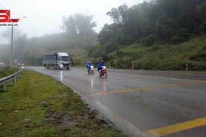 Tiềm ẩn nguy cơ mất an toàn giao thông do mưa mù tại Mộc Châu