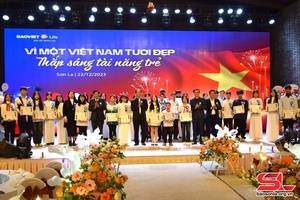 Chương trình vì một Việt Nam tươi đẹp - thắp sáng tài năng trẻ