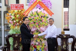 Phó Chủ tịch Thường trực Quốc hội thăm, chúc mừng Giáng sinh tại Vĩnh Long
