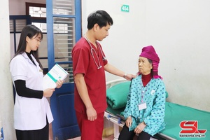Bệnh viện Y Dược cổ truyền tỉnh chăm sóc bệnh nhân cao tuổi