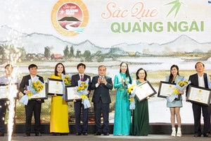Thăng hoa cảm xúc, ấm áp tình quê
