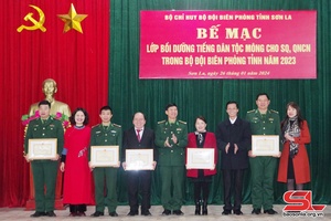 40 sỹ quan, quân nhân chuyên nghiệp hoàn thành lớp bồi dưỡng tiếng dân tộc Mông
