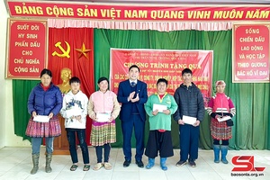 Những phần quà san sẻ yêu thương