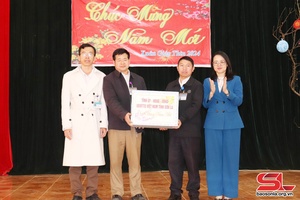 Đồng chí Trưởng ban Tuyên giáo Tỉnh ủy thăm, chúc tết tại huyện Thuận Châu