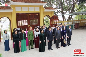 Các đồng chí lãnh đạo Thành phố dâng hương Đền thờ Vua Lê Thái Tông, tưởng niệm các Anh hùng, liệt sĩ