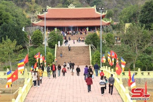 Nhộn nhịp đi lễ đầu năm