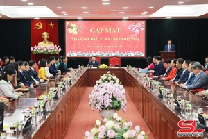 Thường trực Tỉnh uỷ tổ chức gặp mặt cán bộ, công chức các cơ quan tham mưu, giúp việc Tỉnh ủy