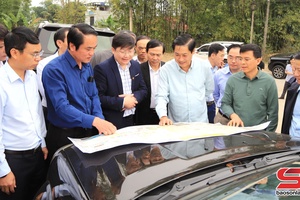Đồng chí Bí thư Tỉnh ủy kiểm tra công tác chuẩn bị đầu tư tuyến đường cao tốc Hòa Bình - Mộc Châu